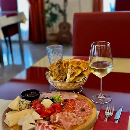 奎特洛默主哥耶酒店 酒店 3*