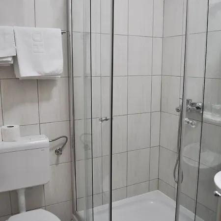 奎特洛默主哥耶酒店 Međugorje