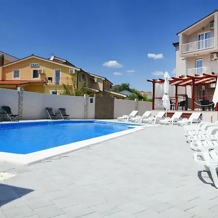 奎特洛默主哥耶酒店 3*